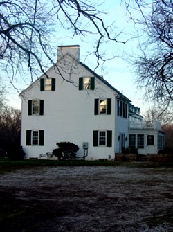 2004 photograph of the Justice-Peaslee House in Clarksboro NJ, taken from the right side and showing the older portion of the house